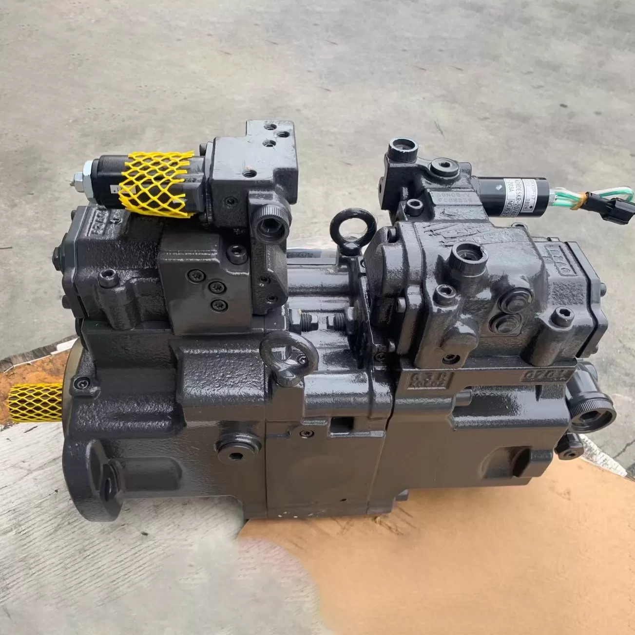 SH130-5 Pompe principale KNJ11851 K7V63DTP159R-9Y2C-AVD