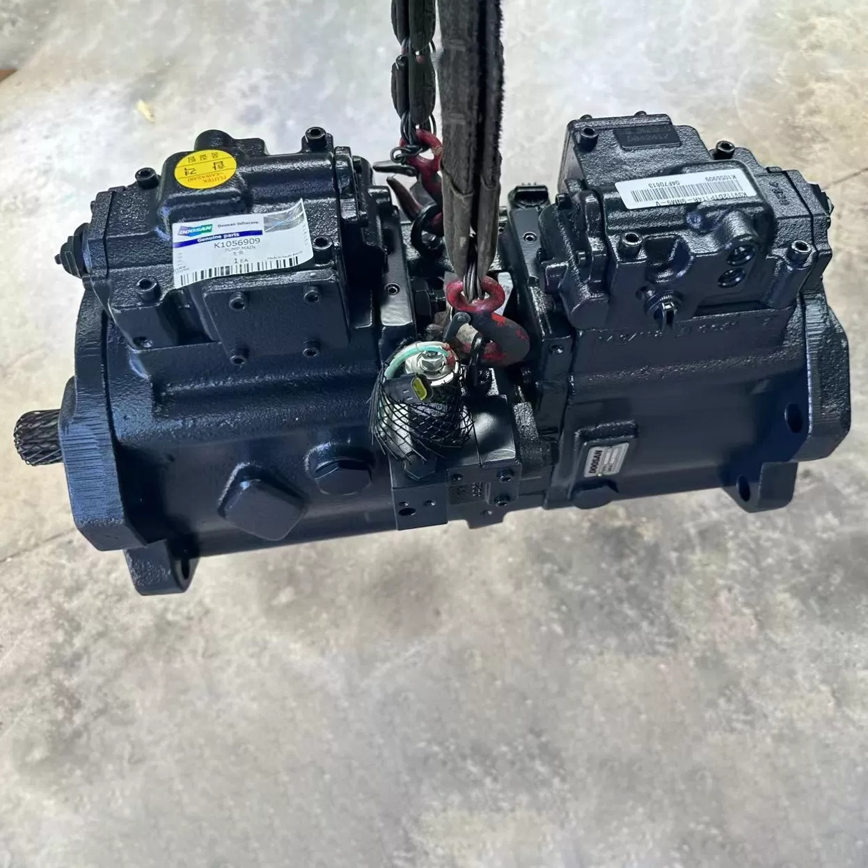 DOOSAN DX260 Main pump K3V112DTP1T4R-9NM9-V K1056909