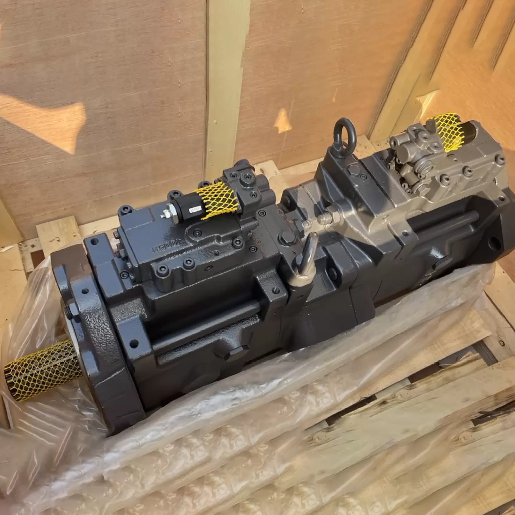 EC700D/EC750D Main pump K3V280DTH1CER-0E52-AVB 14666232